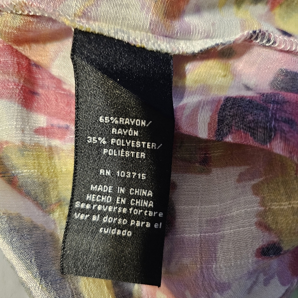 3/$20 Zac & Rachel L Abstract Floral Top - Picture 3 of 8
